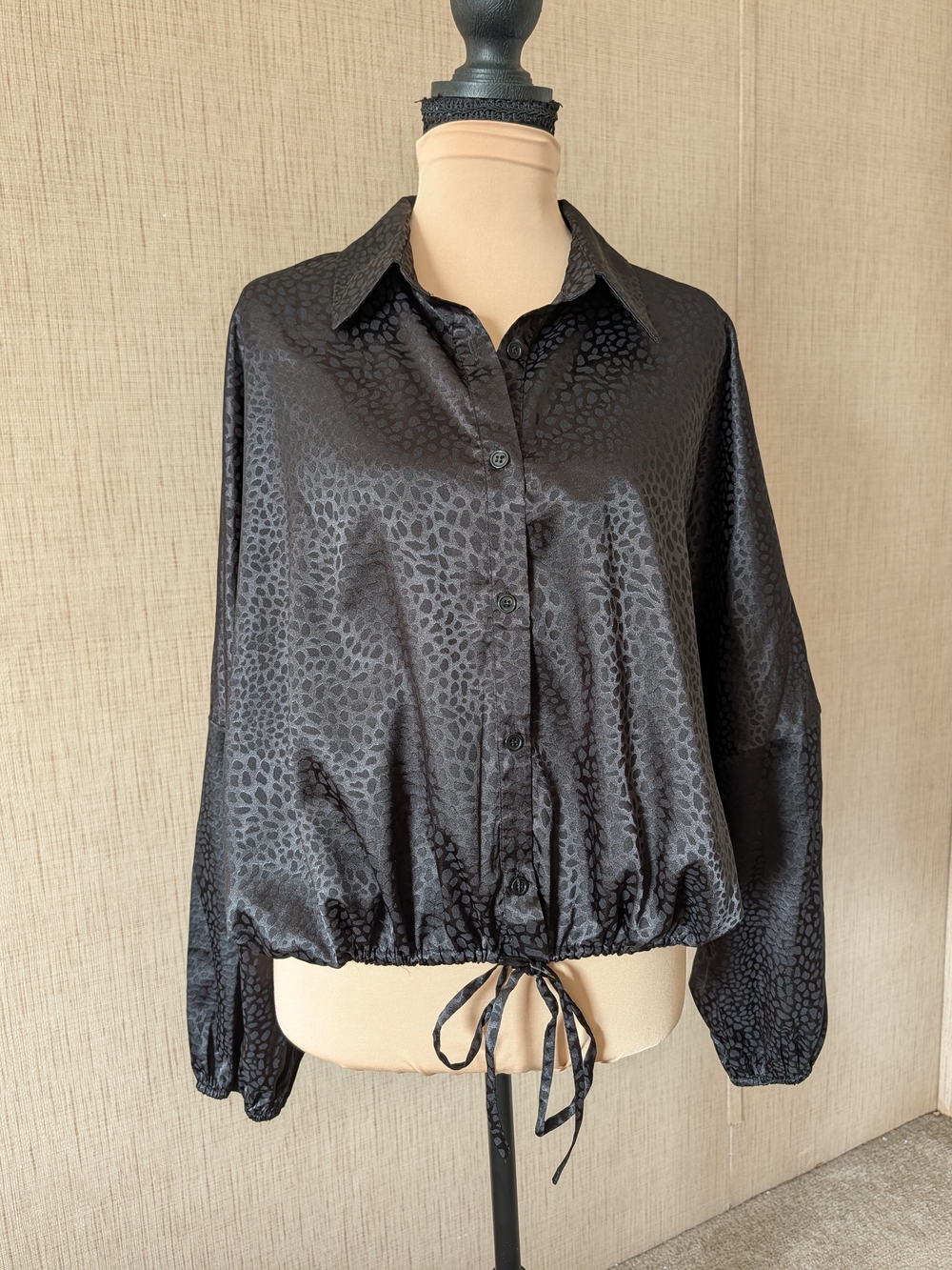 Sadie & Sage Black Satin Leopard Texture Button-Front Drawstring Shirt